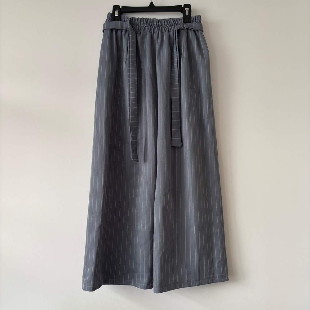 Gray white Pinstripe Wide-Leg elastic waistband Pants with strap Belt size S - Picture 2 of 6